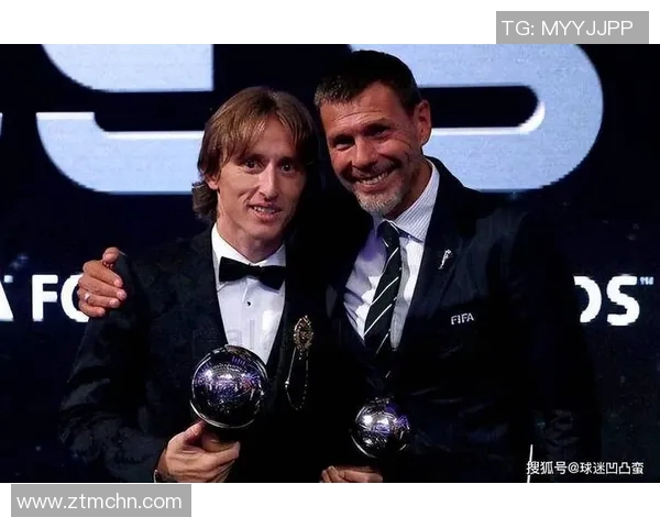 足球明星与偶像合影